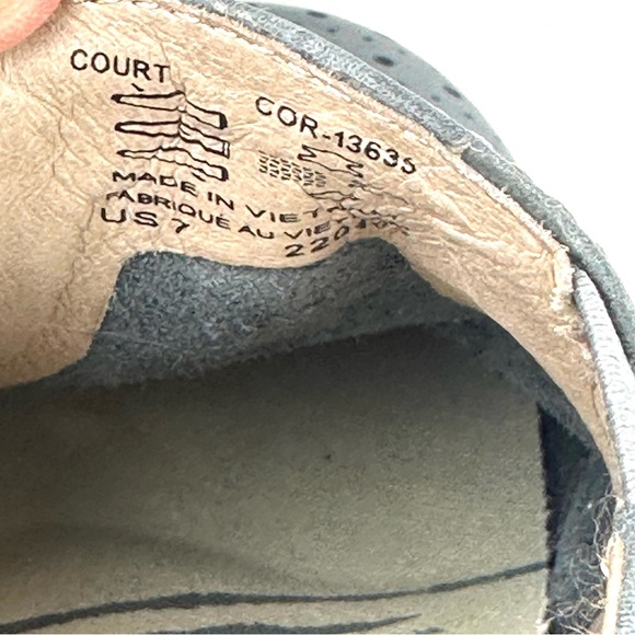 Taos Court Shoes 7 Gray Leather Perforated Slip On Womens Comfort - Picture 6 of 11